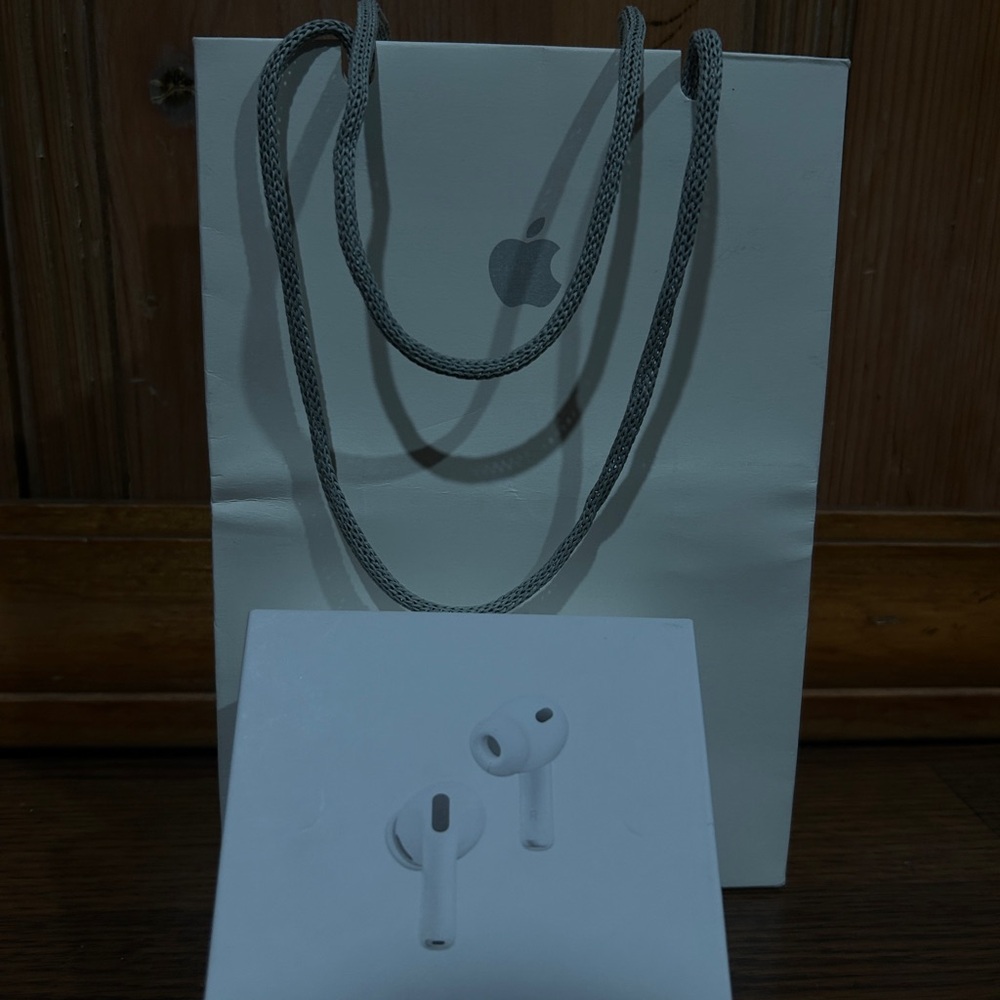 Apple White Earbud Headphones